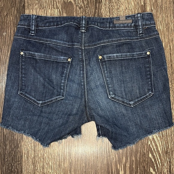 LC dark Denim Blue Women's Shorts with a raw  hem size 2 - Picture 2 of 5